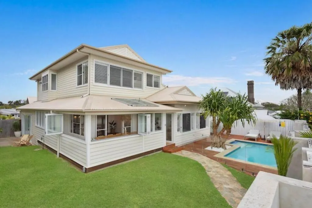 Holiday home Fuller Holidays - Hacienda, Luxury 5 Bedroom Home With Pool Byron Bay